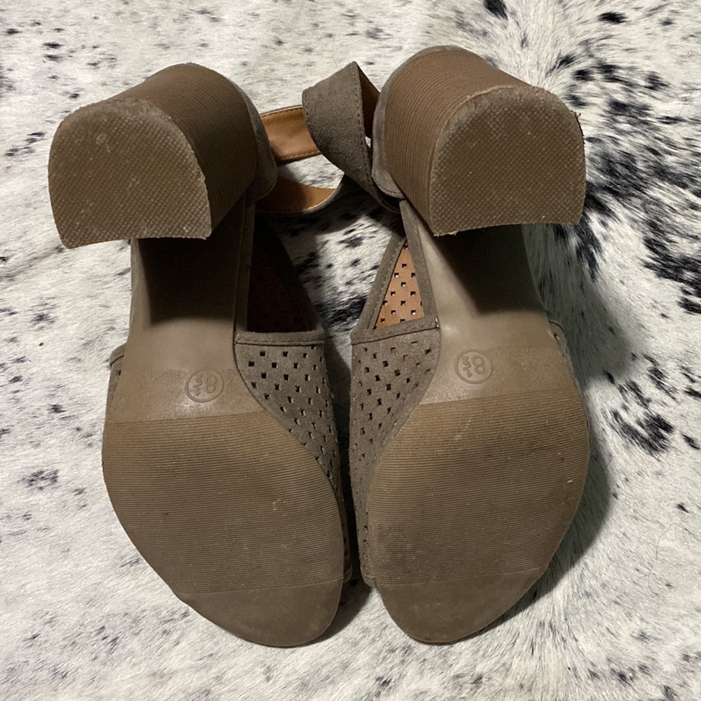 Heeled Sandals - Picture 2 of 3
